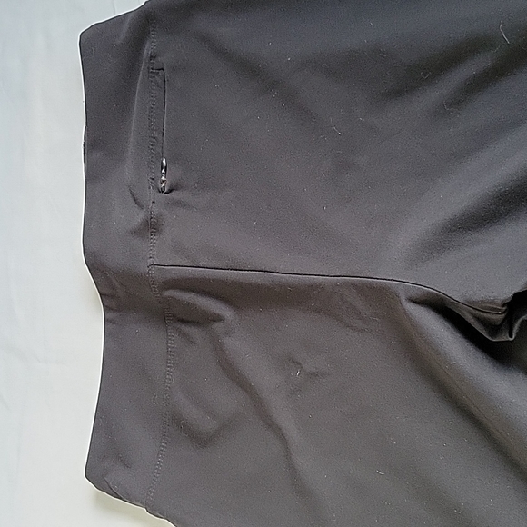 2 pairs of L.L. Bean Yoga Pants size medium $30 for both pairs - Picture 6 of 7